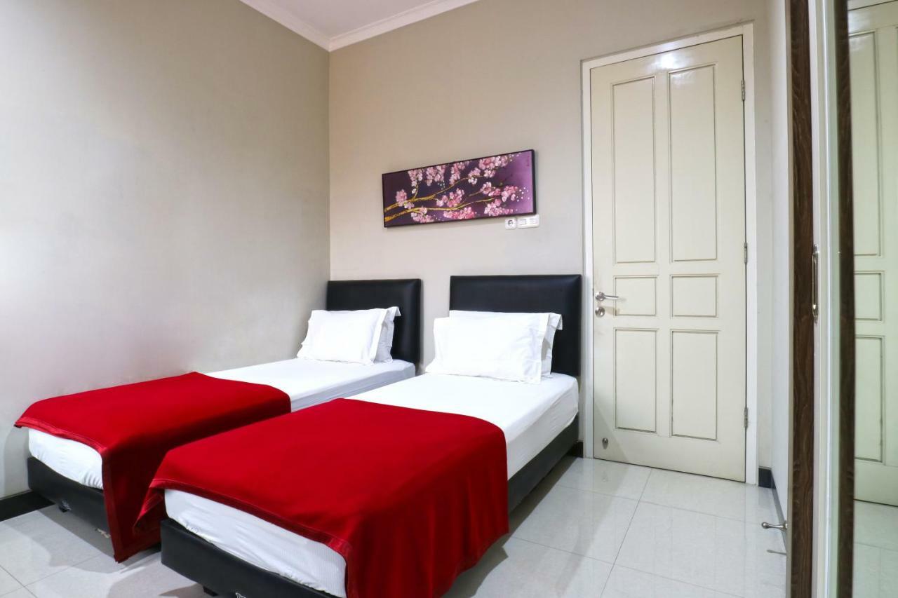 Chiaro Hotel Syariah Sidoarjo Esterno foto